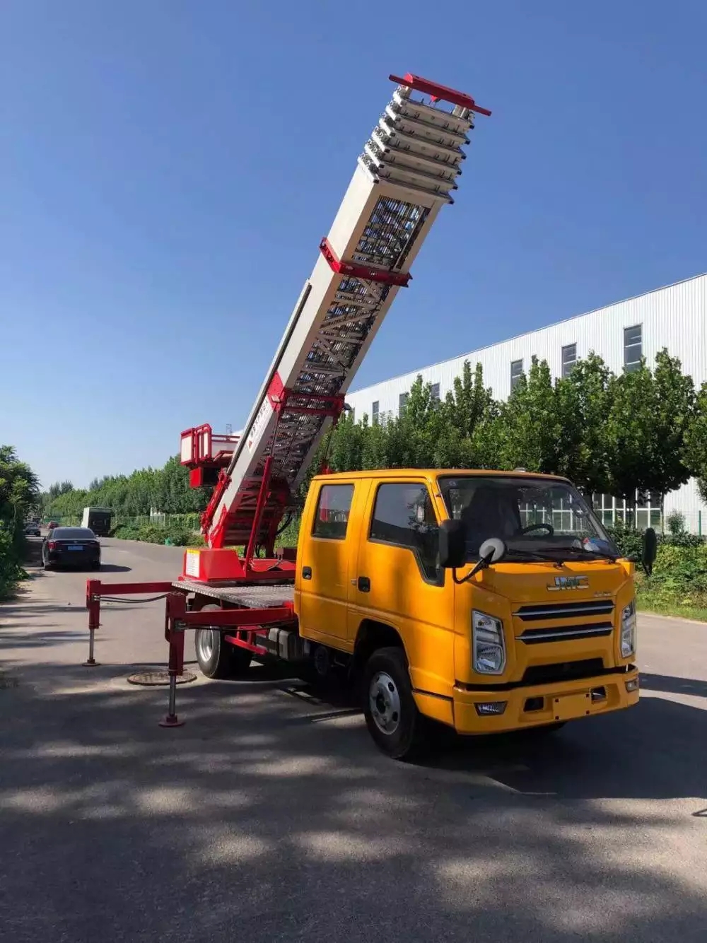 英山附近的云梯车出租服务：轻松解决高空作业需求