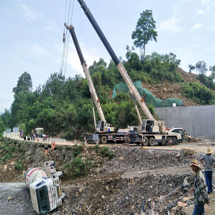 英山汽车掉沟里叫吊车救援要多少钱