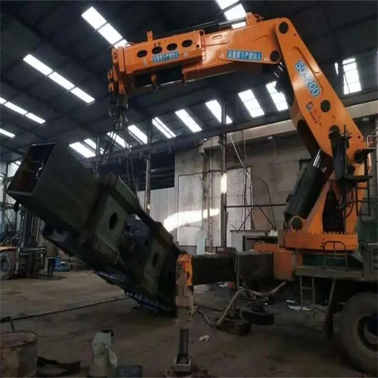 英山130吨折臂吊车出租吊机租赁附近电话